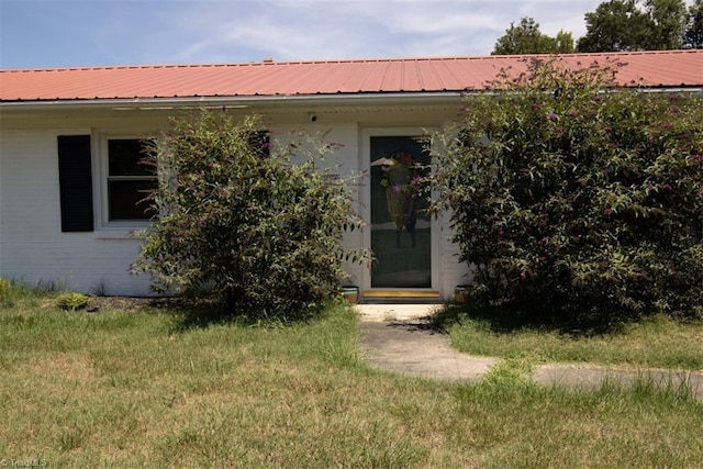 exterior space featuring a lawn