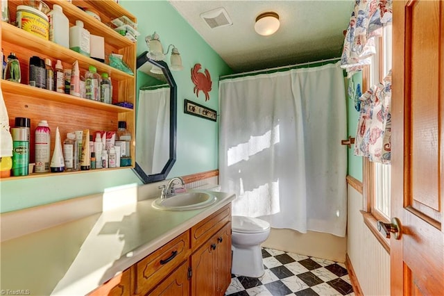 full bathroom with shower / bath combination with curtain, vanity, and toilet