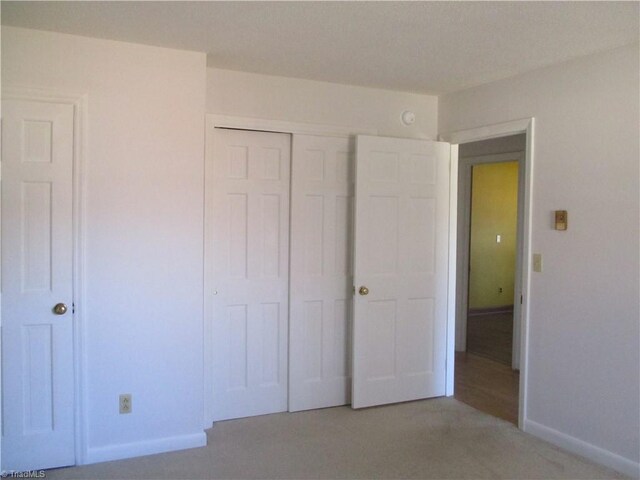 unfurnished bedroom featuring a closet and baseboards