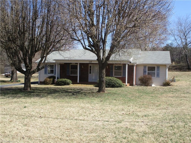 single story home with a front yard