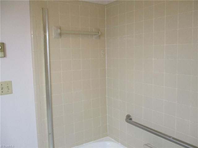 view of full bath