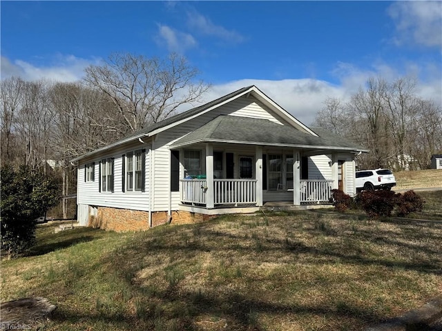 view of front facade featuring a front lawn and covered porch