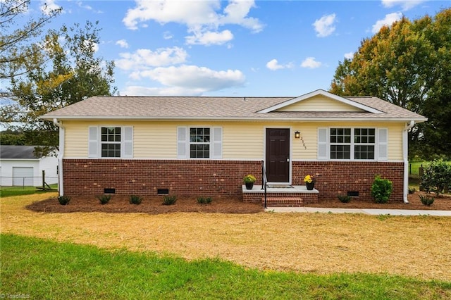 view of front of property featuring a front yard