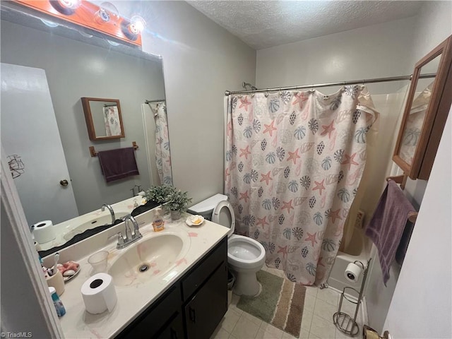 full bathroom featuring vanity, shower / tub combo with curtain, a textured ceiling, and toilet