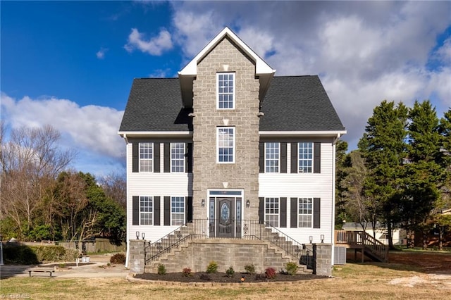 view of front of house featuring a front yard