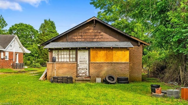 218 Robin Cir, Salisbury, NC 28144 - rear view of property featuring a lawn and brick siding