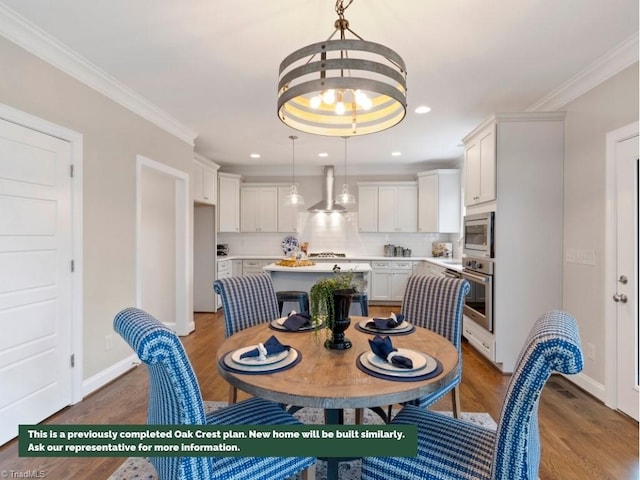 dining area with recessed lighting, light wood-style flooring, ornamental molding, a chandelier, and baseboards