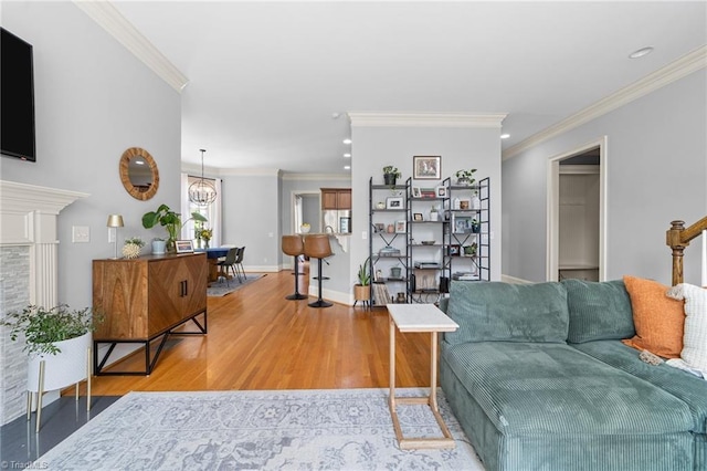 living area featuring recessed lighting, baseboards, ornamental molding, and light wood-style floors