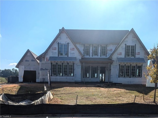 view of front of property featuring a front yard and a garage