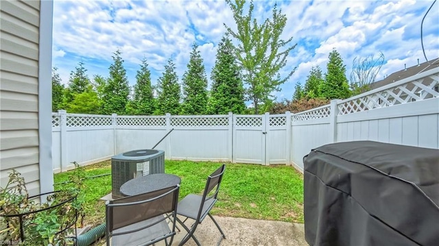 104 Tilleys Grove Dr, Kernersville, NC 27284 - fenced backyard with a patio