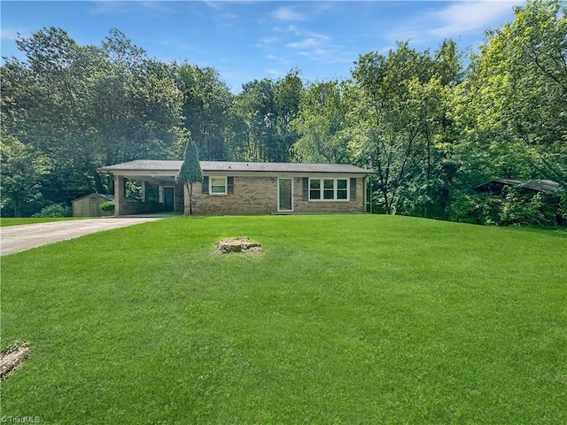 964 Mountain View Rd, North Wilkesboro, NC 28659 - view of front facade featuring driveway, a front lawn, and an attached carport