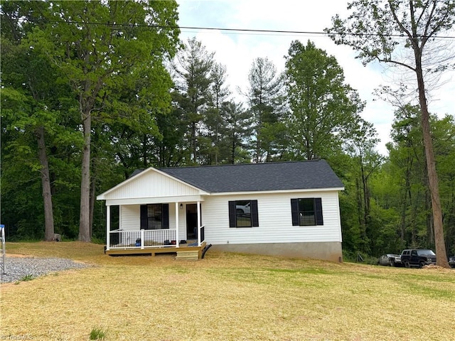 view of front facade with covered porch and a front lawn