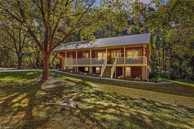 view of front of home with a front lawn