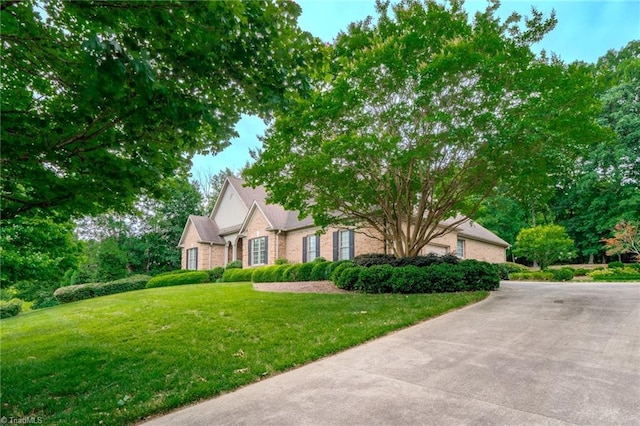 2809 Churchill Ct, High Point, NC 27262 - view of front of property featuring a front yard and brick siding
