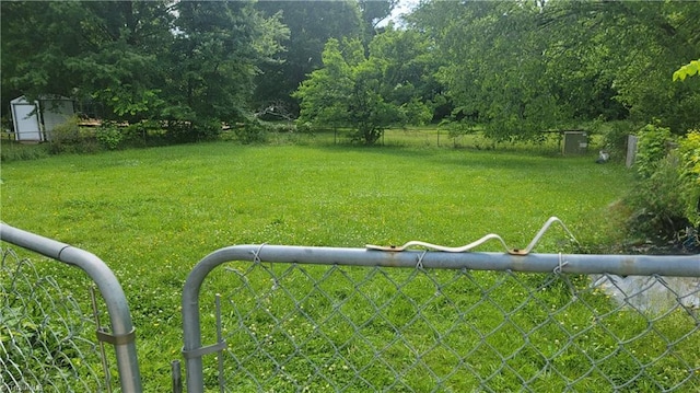 2410 Madre Pl, Greensboro, NC 27406 - view of yard