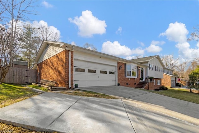 view of front of house featuring a garage and a front yard