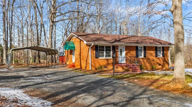 view of front of property featuring a carport