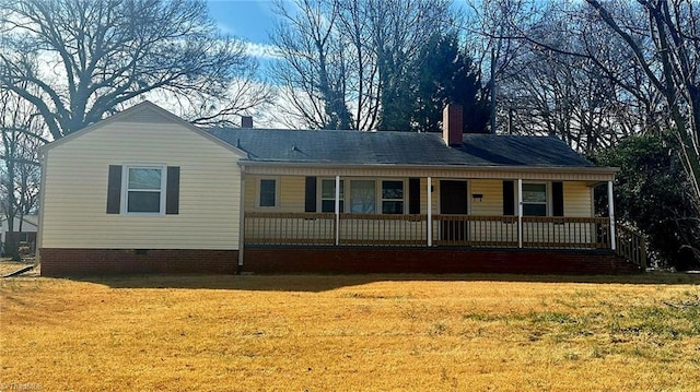 view of front of property with a front yard and covered porch