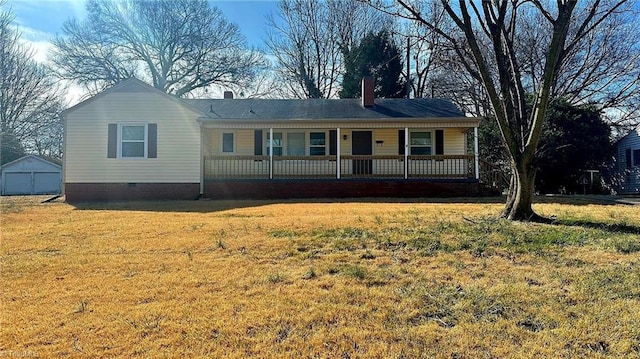 ranch-style home featuring a front lawn and a porch