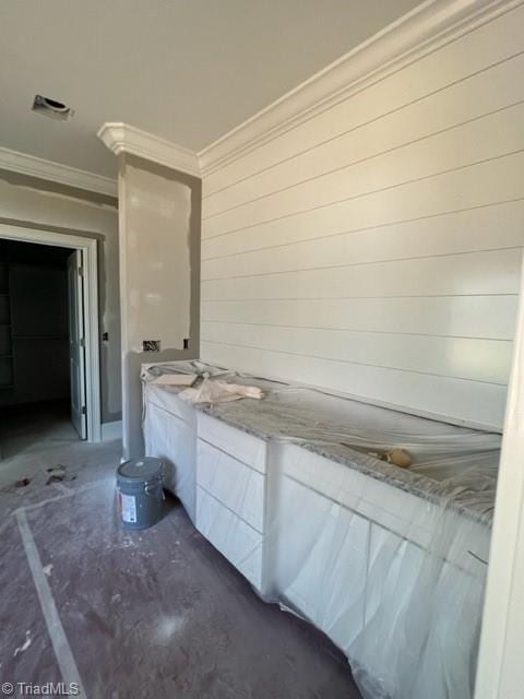 bathroom featuring crown molding