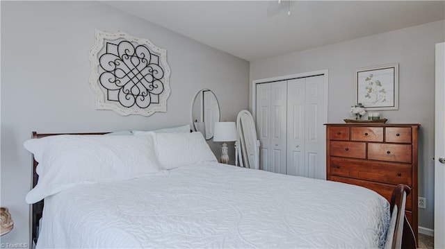 bedroom featuring a ceiling fan and a closet