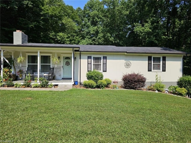 view of front of home featuring a front yard and covered porch