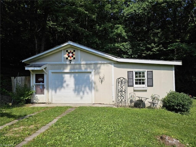 view of front of property with an outbuilding, a garage, and a front yard