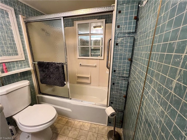full bathroom with enclosed tub / shower combo and toilet