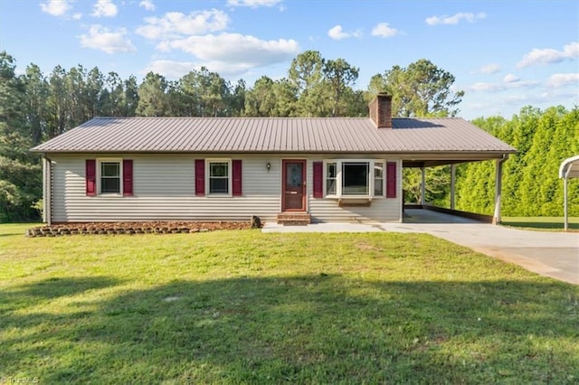 view of front facade featuring a front lawn, an attached carport, and metal roof