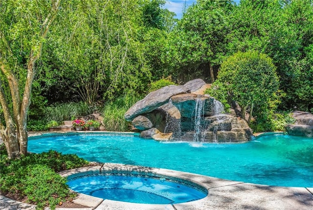 3500 Quarterstaff Pl, Winston-Salem, NC 27104 - swimming pool featuring an in-ground hot tub