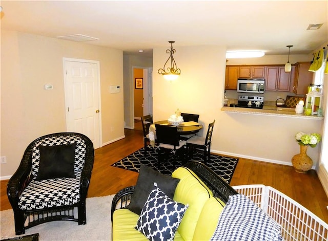 149 Pinewood Ln Unit 104, Bermuda Run, NC 27006 - living area with wood finished floors and baseboards