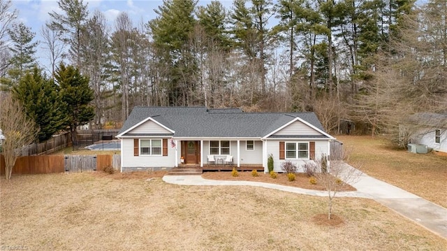 ranch-style home featuring a front lawn