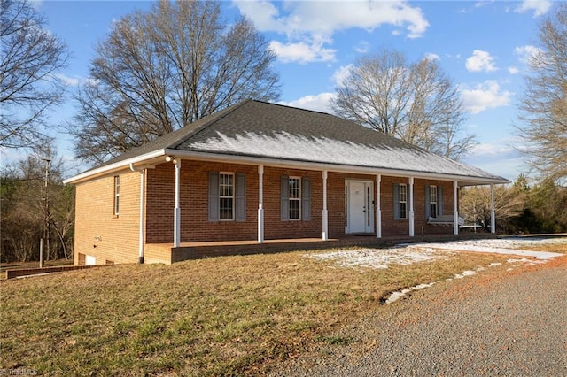 view of front of property with covered porch and a front lawn