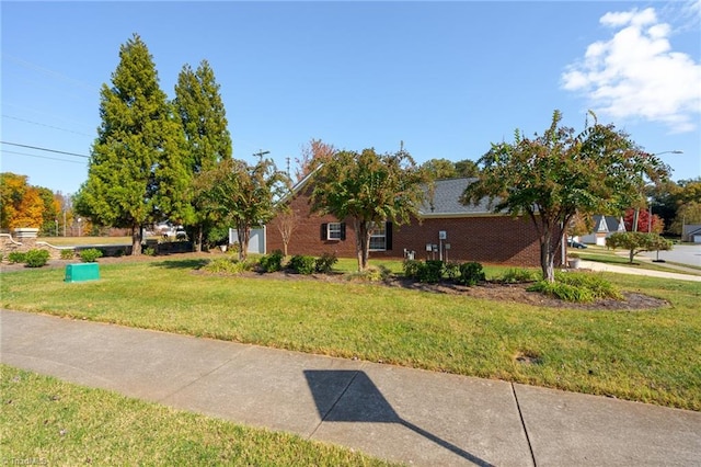 view of front of house featuring a front yard