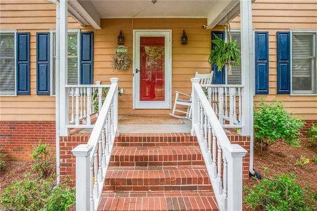 entrance to property featuring covered porch