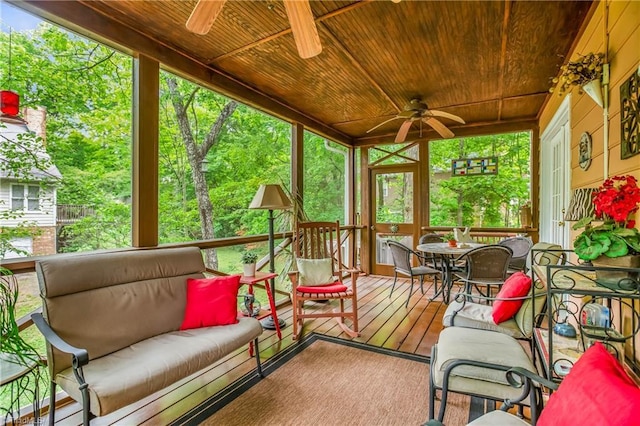 sunroom / solarium featuring a ceiling fan, an outdoor hangout area, and outdoor dining space