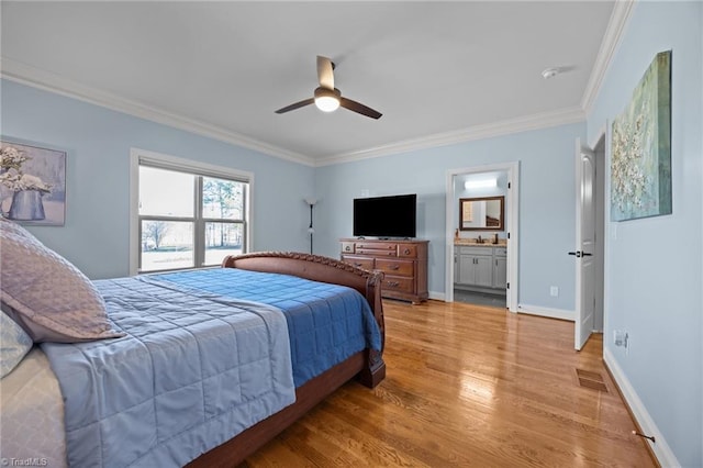 bedroom featuring light wood finished floors, visible vents, ceiling fan, baseboards, and ornamental molding