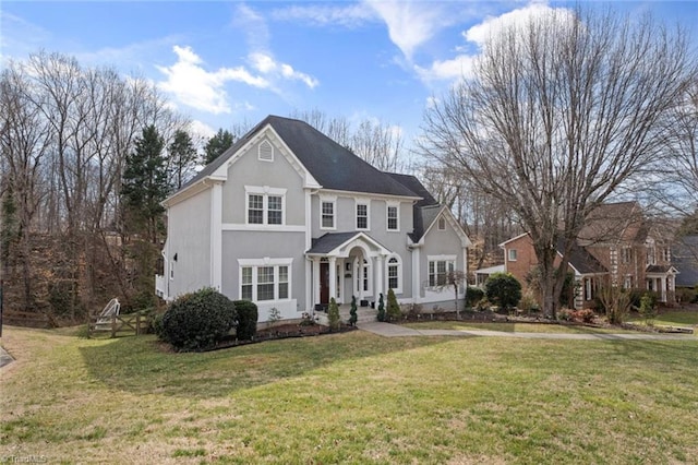 view of front of property featuring stucco siding and a front lawn