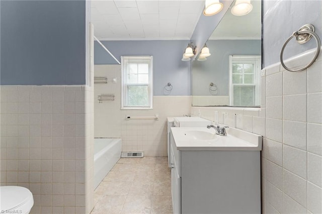 full bath featuring crown molding, tile patterned flooring, visible vents, toilet, and tile walls