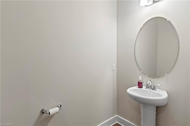bathroom with baseboards
