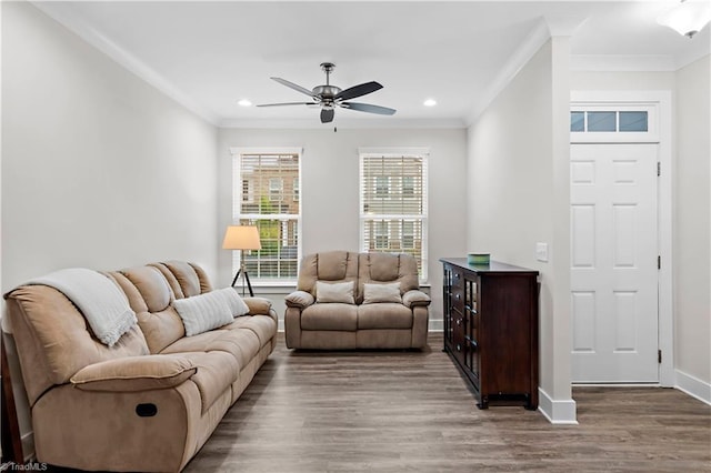 living room featuring ornamental molding, ceiling fan, baseboards, wood finished floors, and recessed lighting