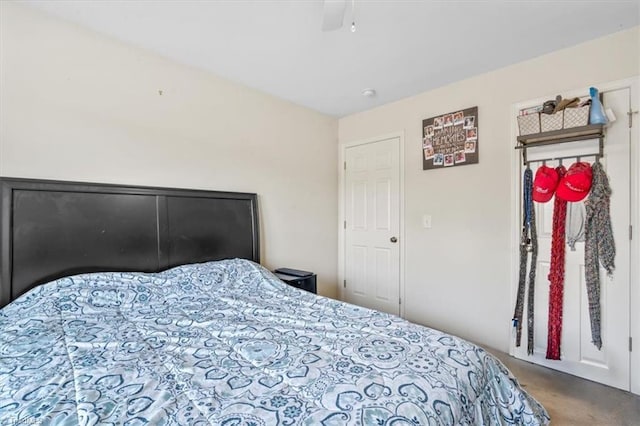 bedroom with ceiling fan