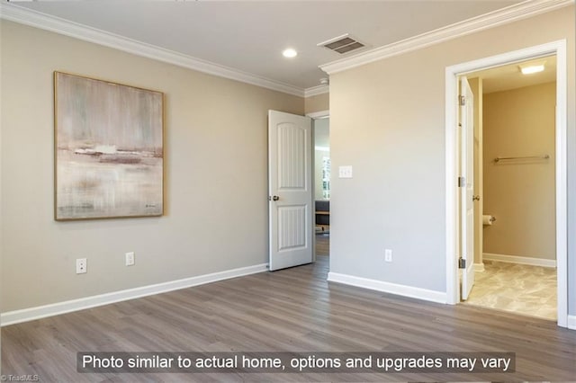 unfurnished bedroom featuring visible vents, crown molding, wood finished floors, baseboards, and recessed lighting