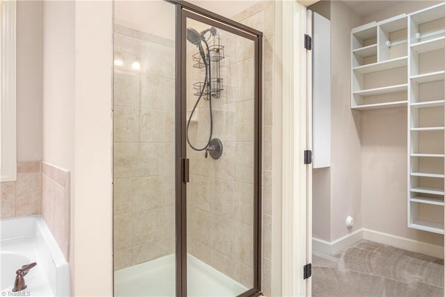 2403 Hammock Dr, High Point, NC 27265 - full bath featuring a shower stall, a walk in closet, and a garden tub