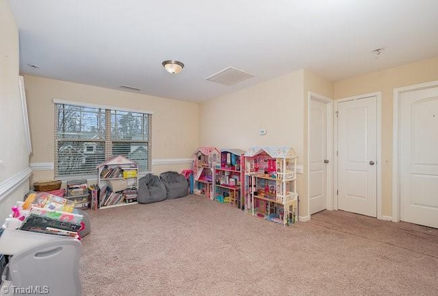 game room with carpet