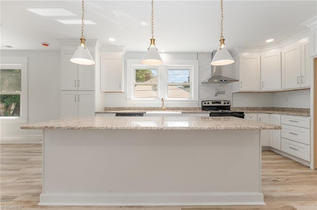 304 Louise Ave, High Point, NC 27262 - kitchen featuring stainless steel electric stove, a sink, a kitchen island, light wood-type flooring, and recessed lighting