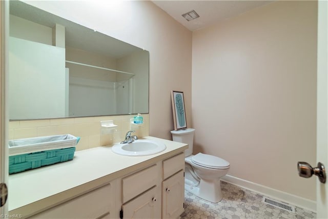 1625 Eagle Crest Dr, Pfafftown, NC 27040 - full bath featuring vanity, backsplash, toilet, baseboards, and a shower