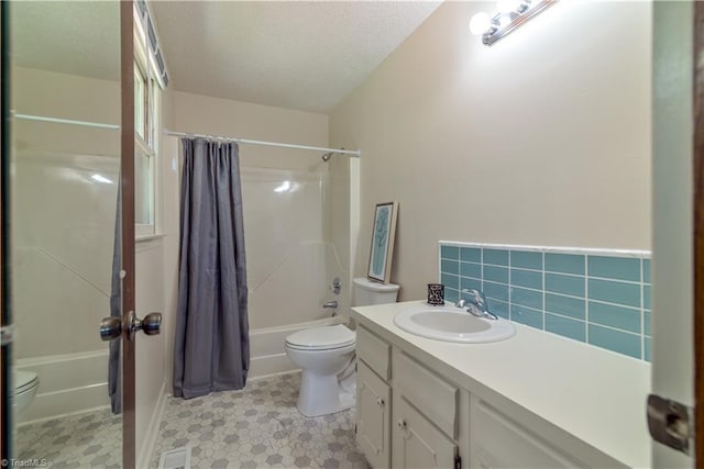 1625 Eagle Crest Dr, Pfafftown, NC 27040 - bathroom with toilet, shower / bath combo with shower curtain, a textured ceiling, and vanity