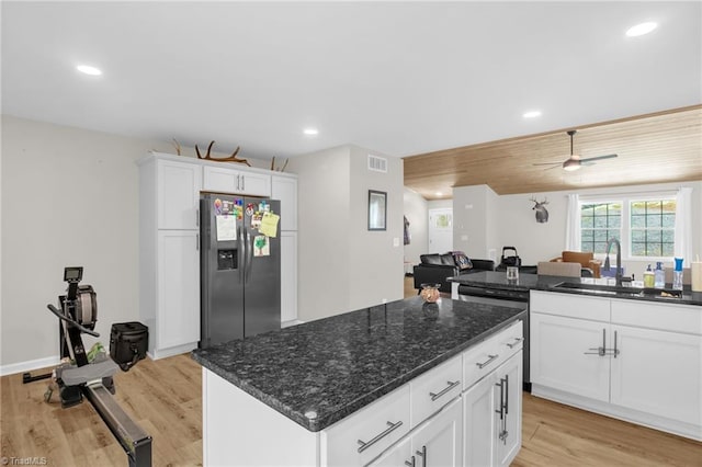 kitchen with visible vents, a sink, light wood finished floors, and appliances with stainless steel finishes