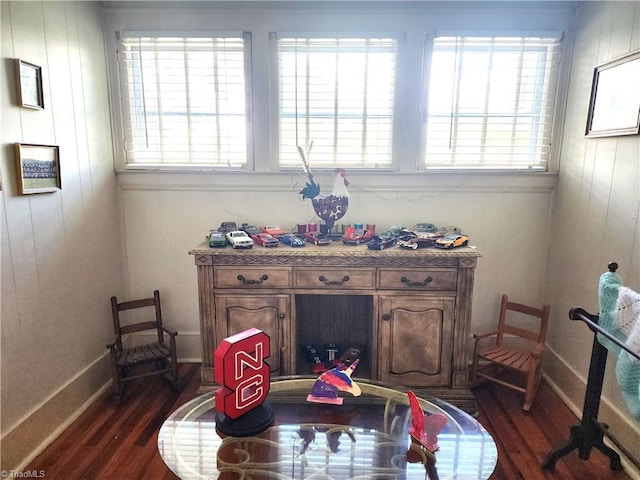 living area with dark wood-style floors and baseboards